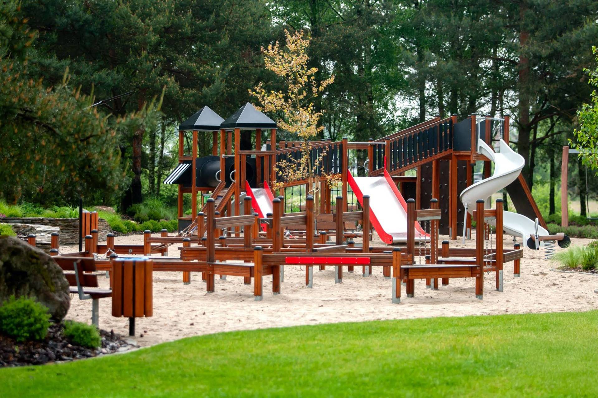 Multi-tower play structure — Lars Laj project